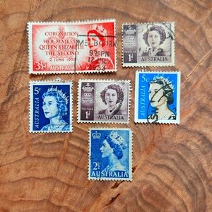 Australian stamps of QUEEN ELIZABETH II !! Different colours,  Different sizes